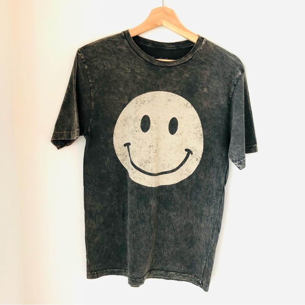 Lotus Fashion Los Angeles Acid Wash Smiley Face Graphic T-shirt Women’s S Cotton